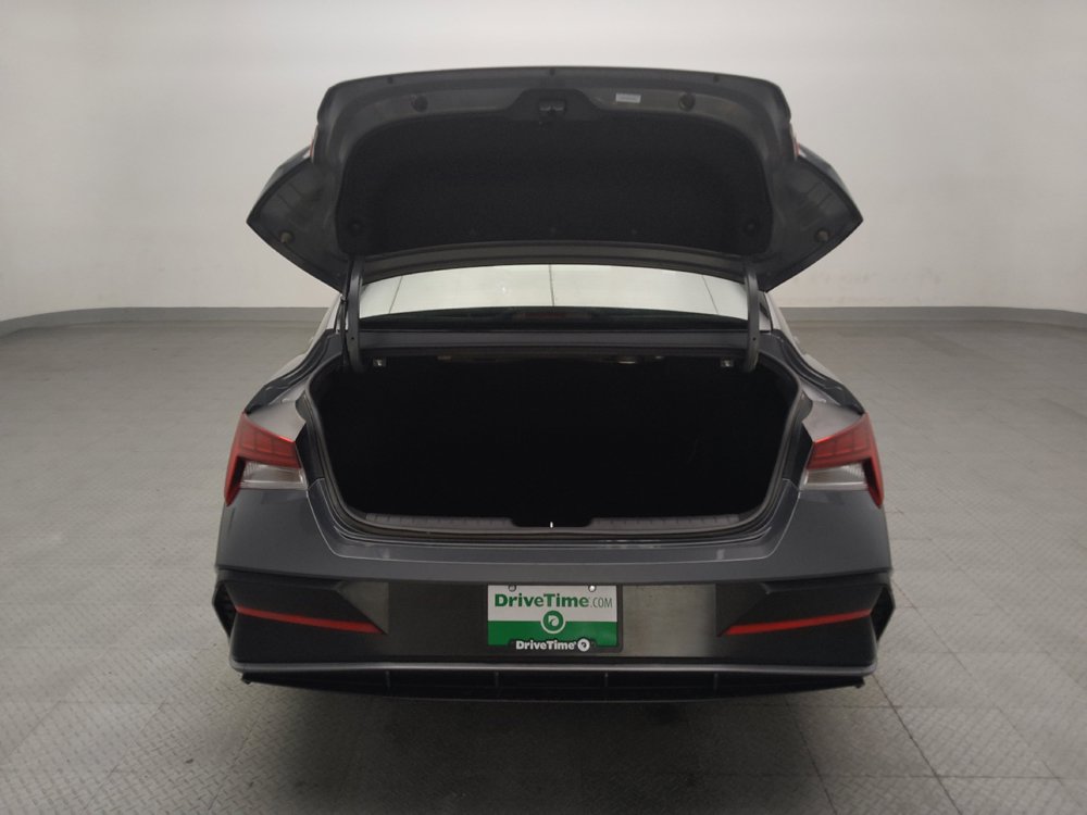 Used 2025 Hyundai Elantra Limited FWD image 29