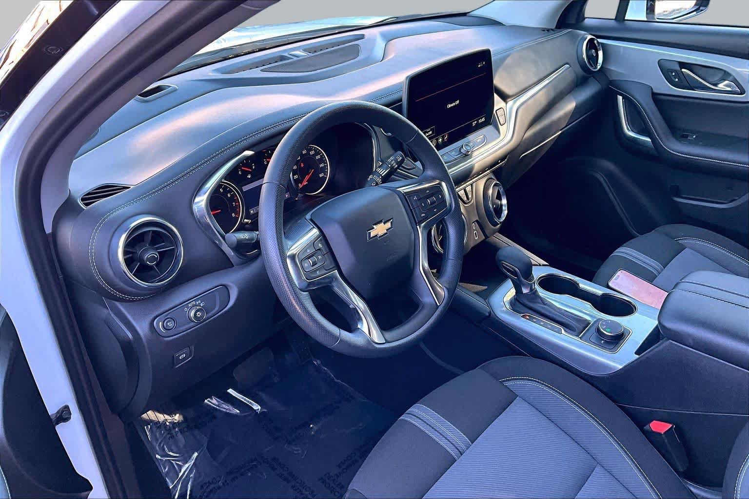 Used 2025 Chevrolet Blazer LT AWD/4WD image 17