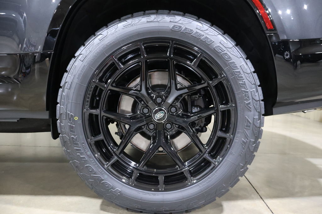 Used 2025 Land Rover Defender 130 V8 image 15