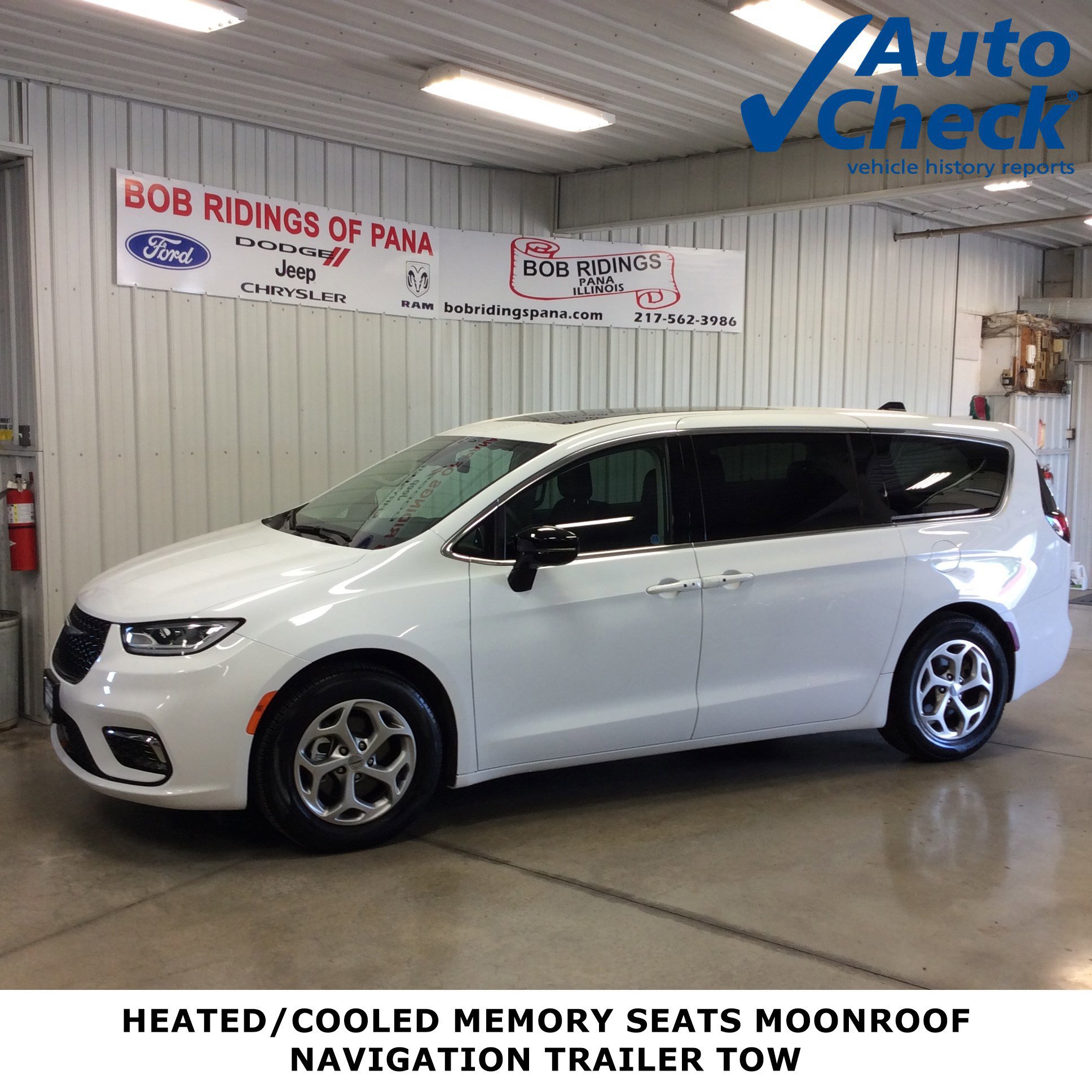 Used 2024 Chrysler Pacifica Limited w/ Trailer Tow Group image 1