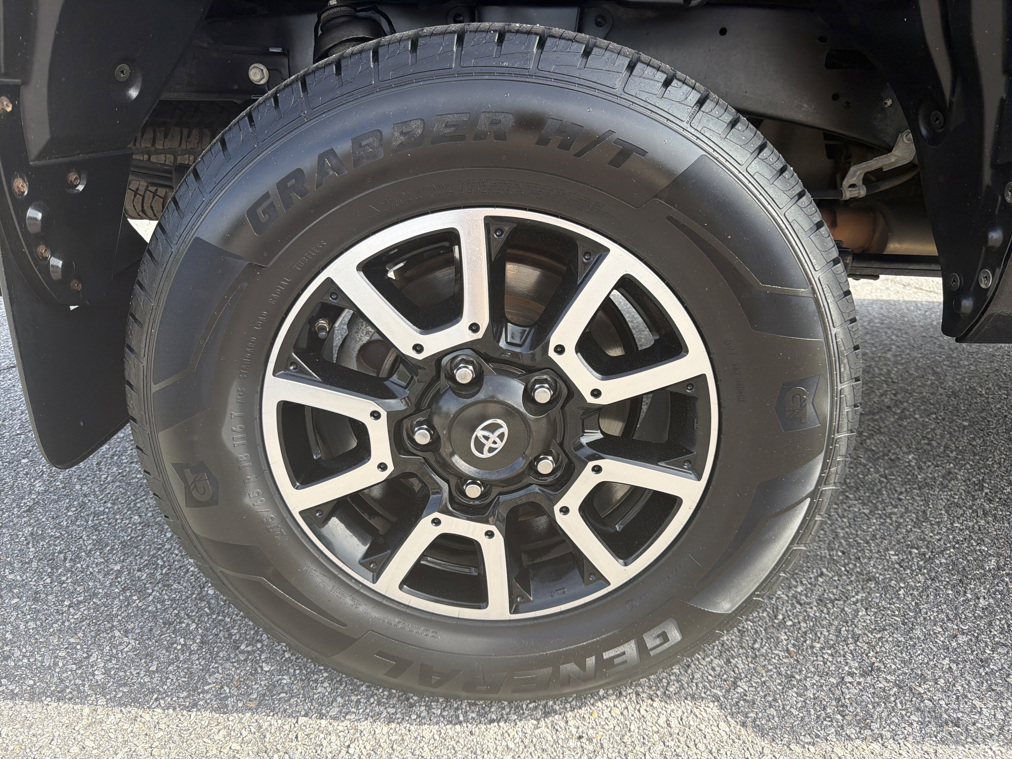 Used 2018 Toyota Tundra SR5 w/ TRD Off Road Package AWD/4WD image 26