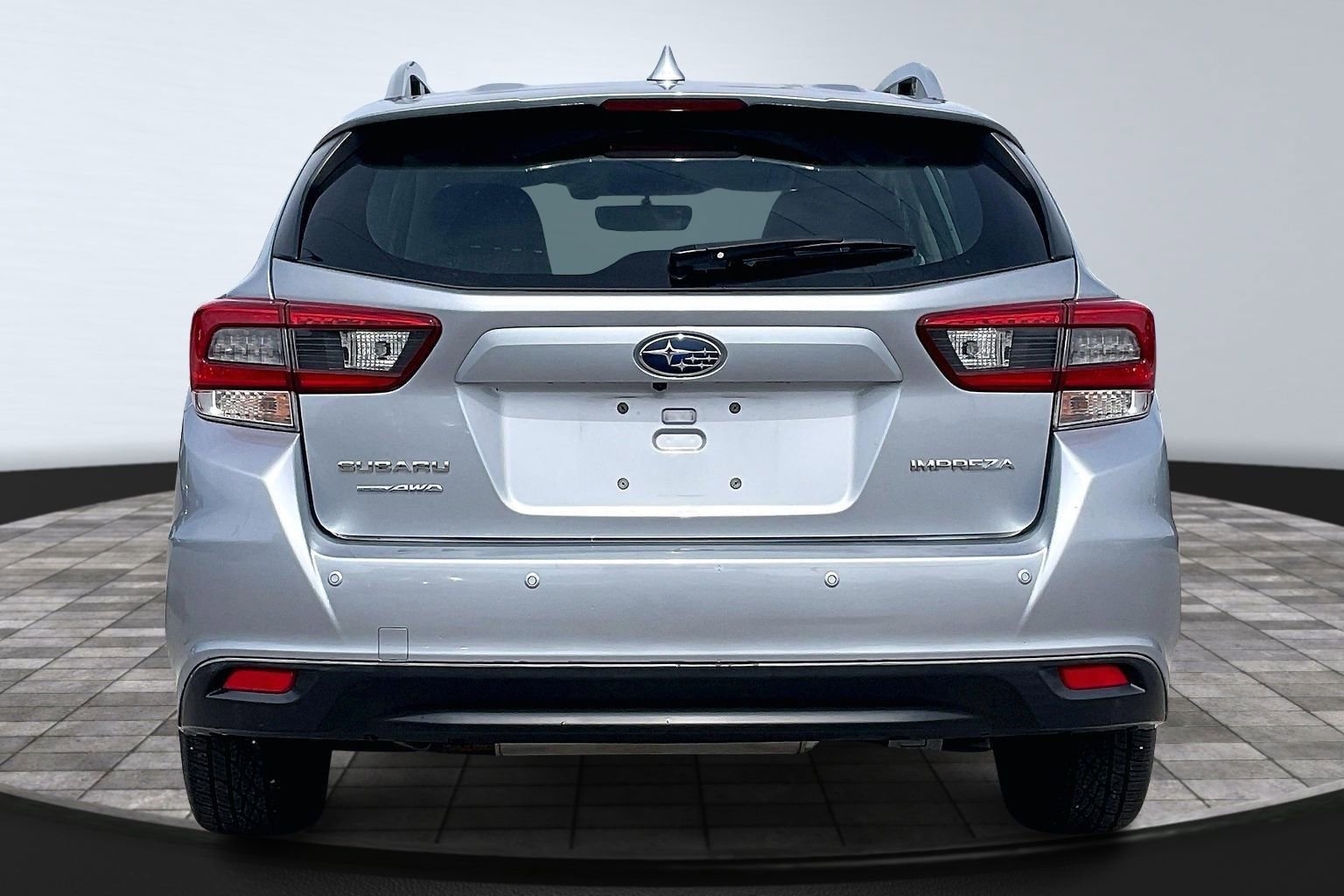 Used 2020 Subaru Impreza 2.0i Limited w/ Popular Package #2 AWD/4WD image 4