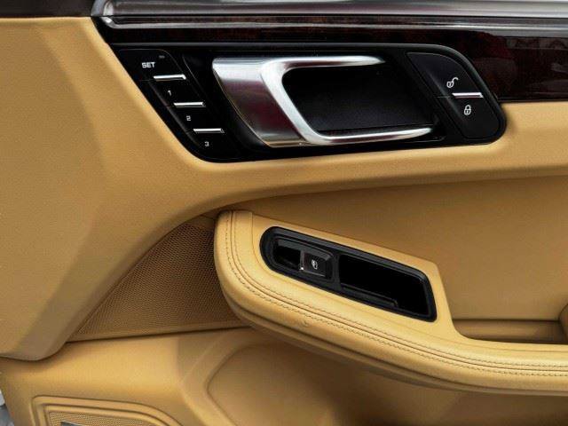 Used 2017 Porsche Macan Turbo AWD/4WD image 49