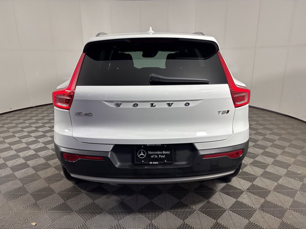 Used 2019 Volvo XC40 T5 Momentum image 4