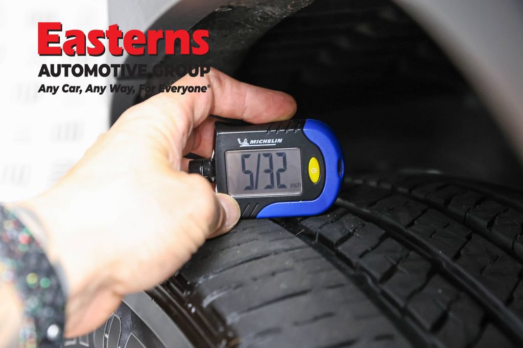 Used 2024 Jeep Grand Cherokee Altitude AWD/4WD image 27