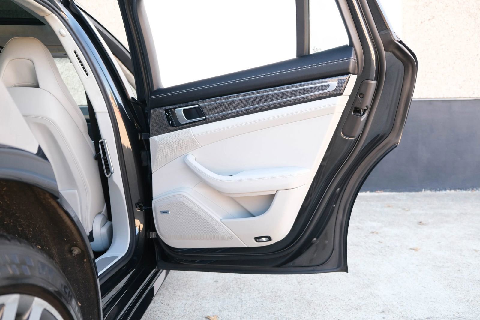 Used 2017 Porsche Panamera Turbo w/ Carbon Fiber Interior Package image 27