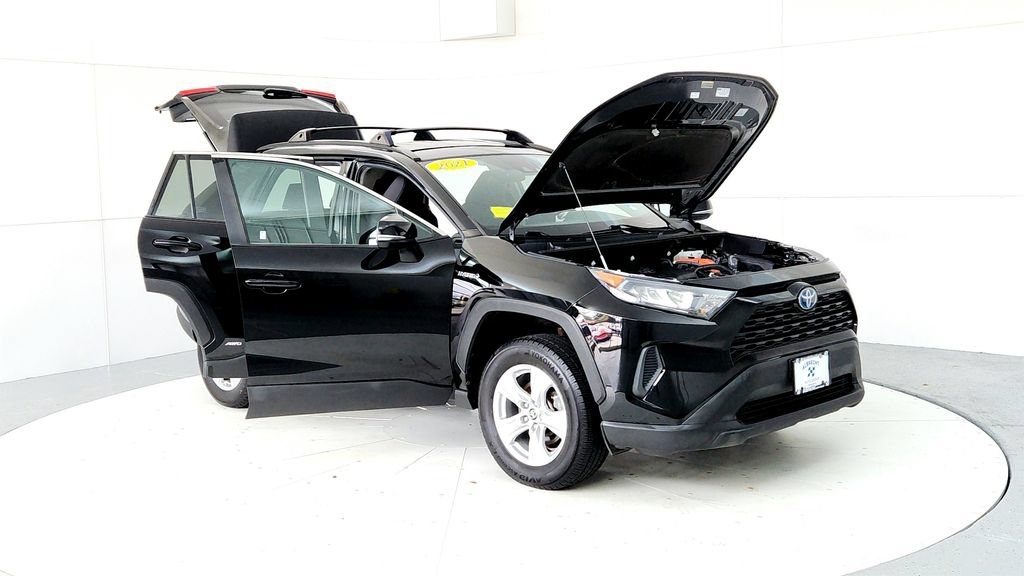 Used 2021 Toyota RAV4 LE w/ Carpet Mat Package (TMS) AWD/4WD image 12