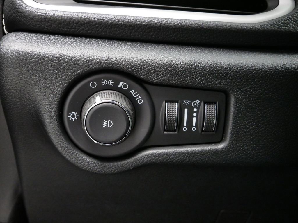 New 2026 Chrysler Pacifica Select AWD/4WD image 23