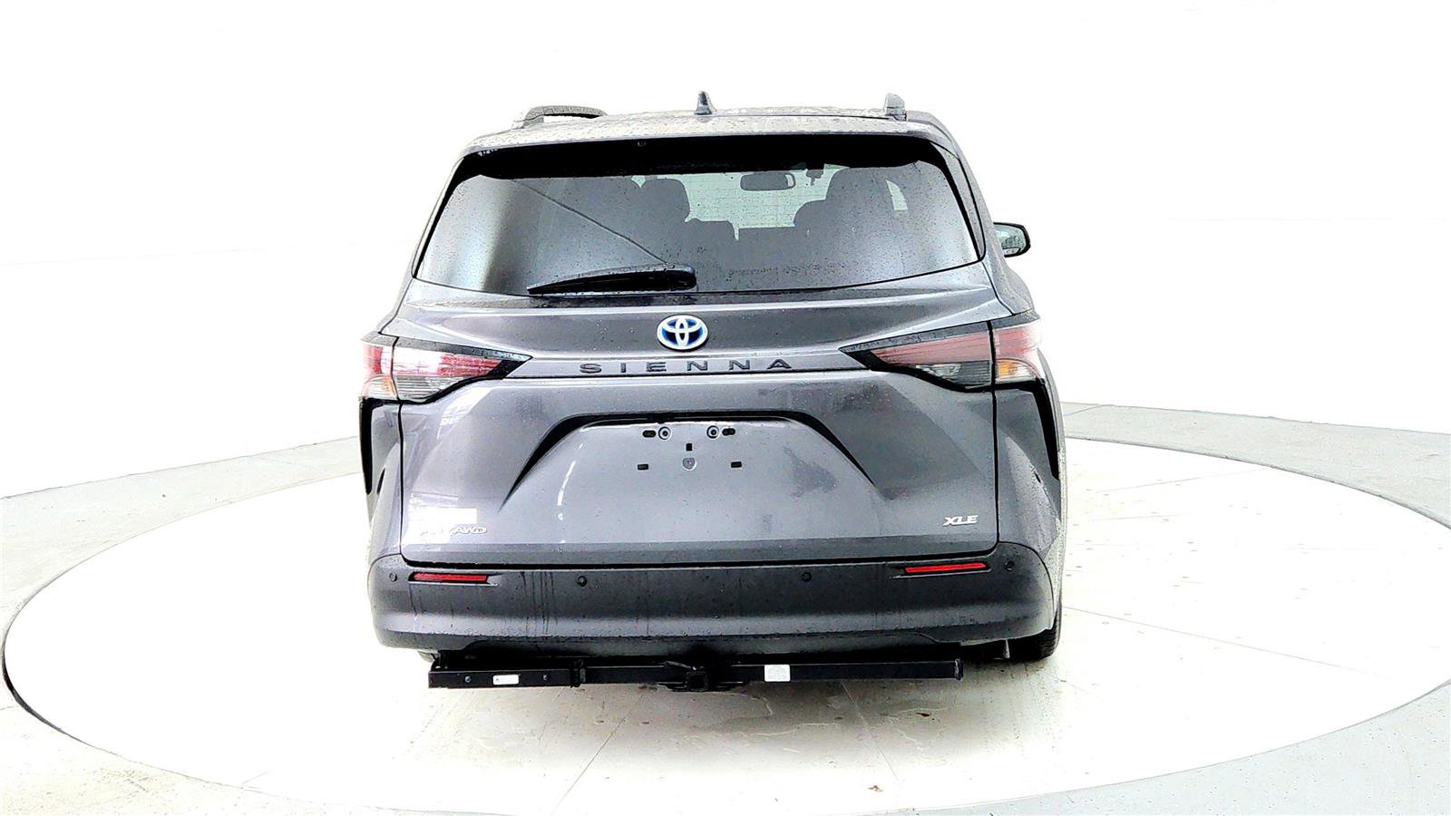Used 2025 Toyota Sienna XLE w/ XLE Plus Package image 5