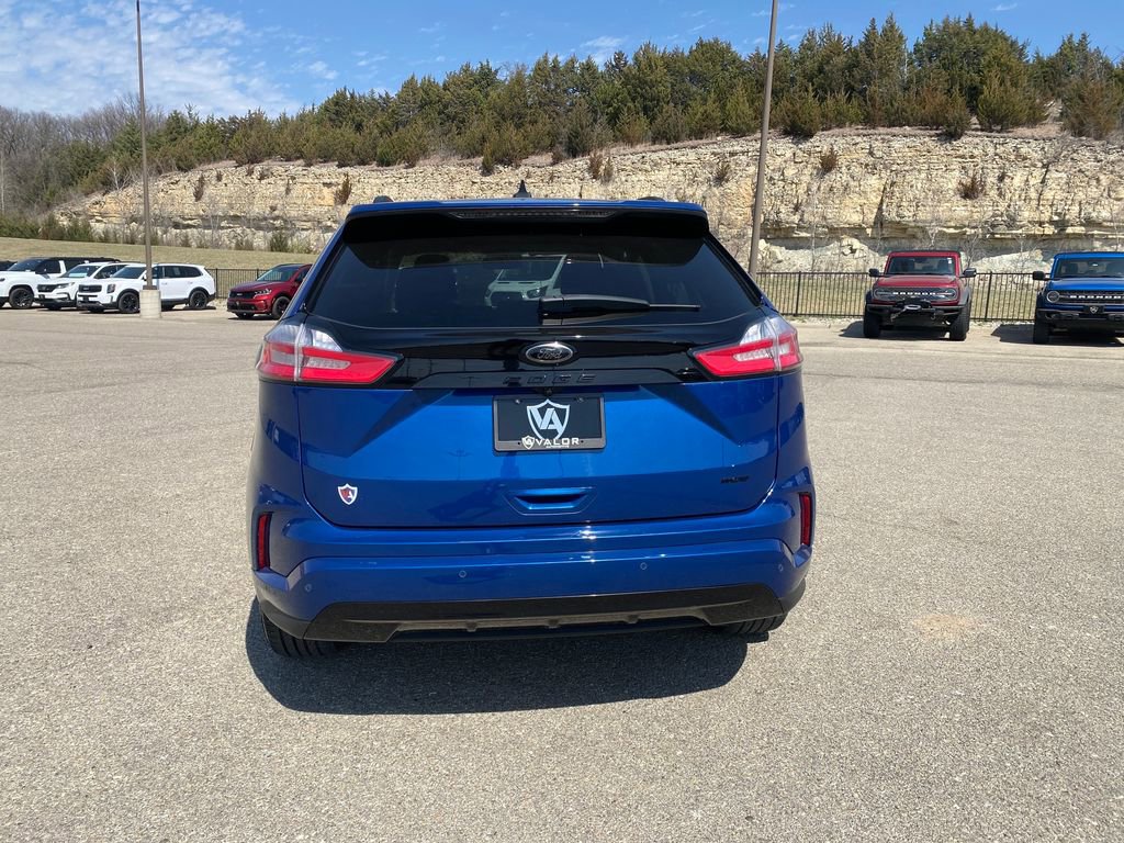 Used 2022 Ford Edge SE w/ Black Appearance Package image 5