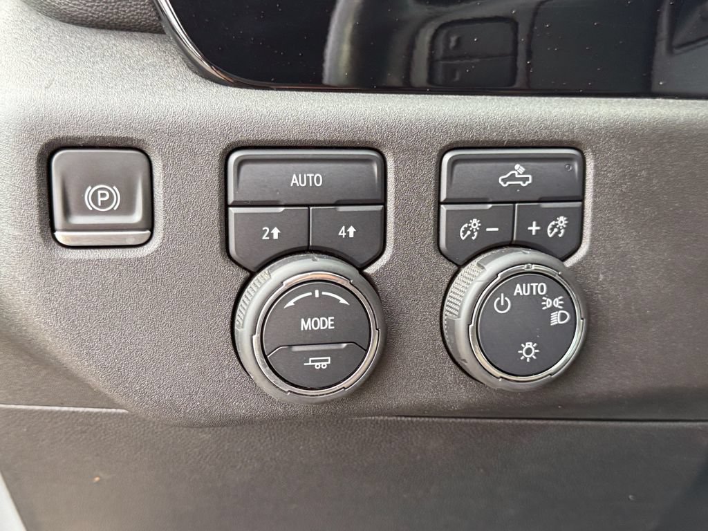 Used 2023 Chevrolet Silverado 1500 LT AWD/4WD image 18
