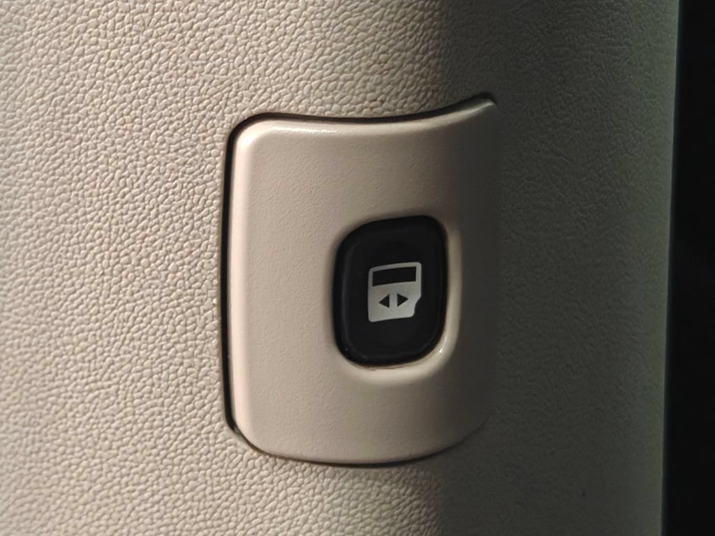 Used 2019 Dodge Grand Caravan SXT FWD image 35