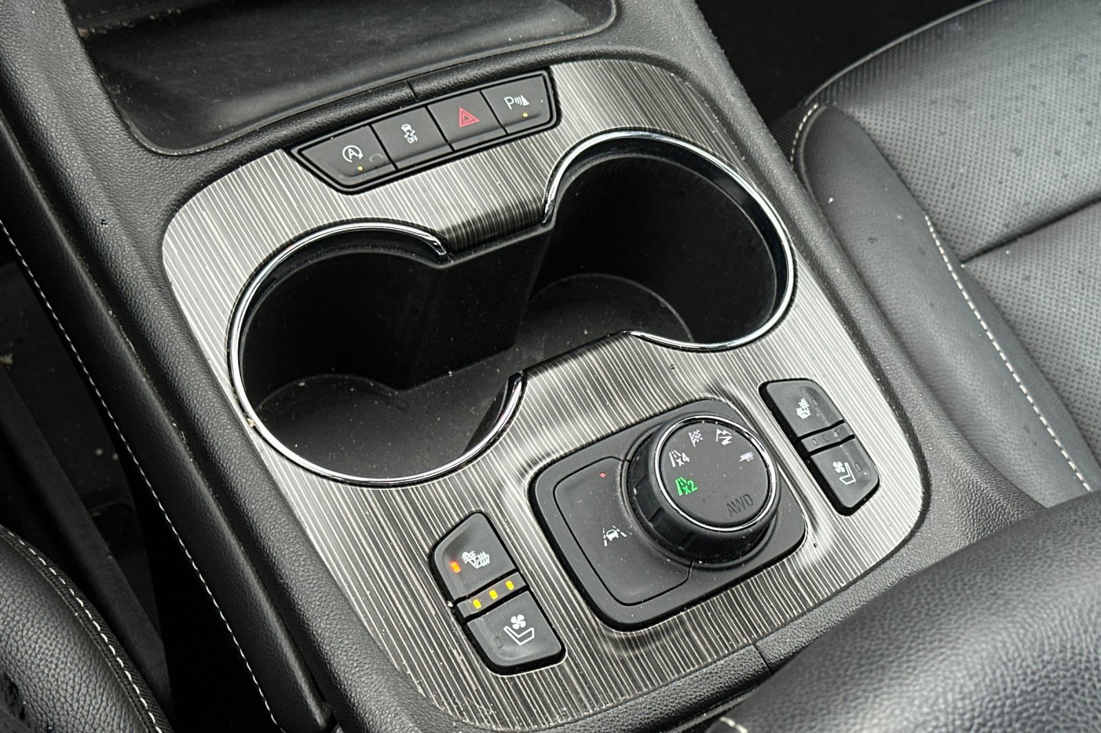 Used 2020 GMC Acadia SLT w/ Driver Alert Package II image 21