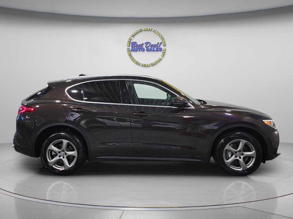 Used 2018 Alfa Romeo Stelvio AWD image 6