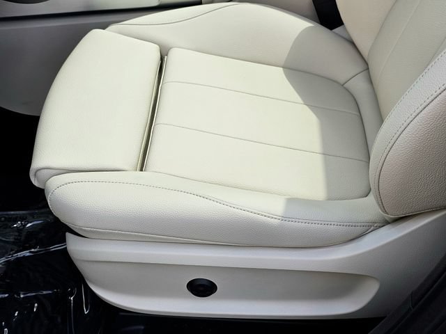 New 2026 Mercedes-Benz GLB 250 4MATIC image 17