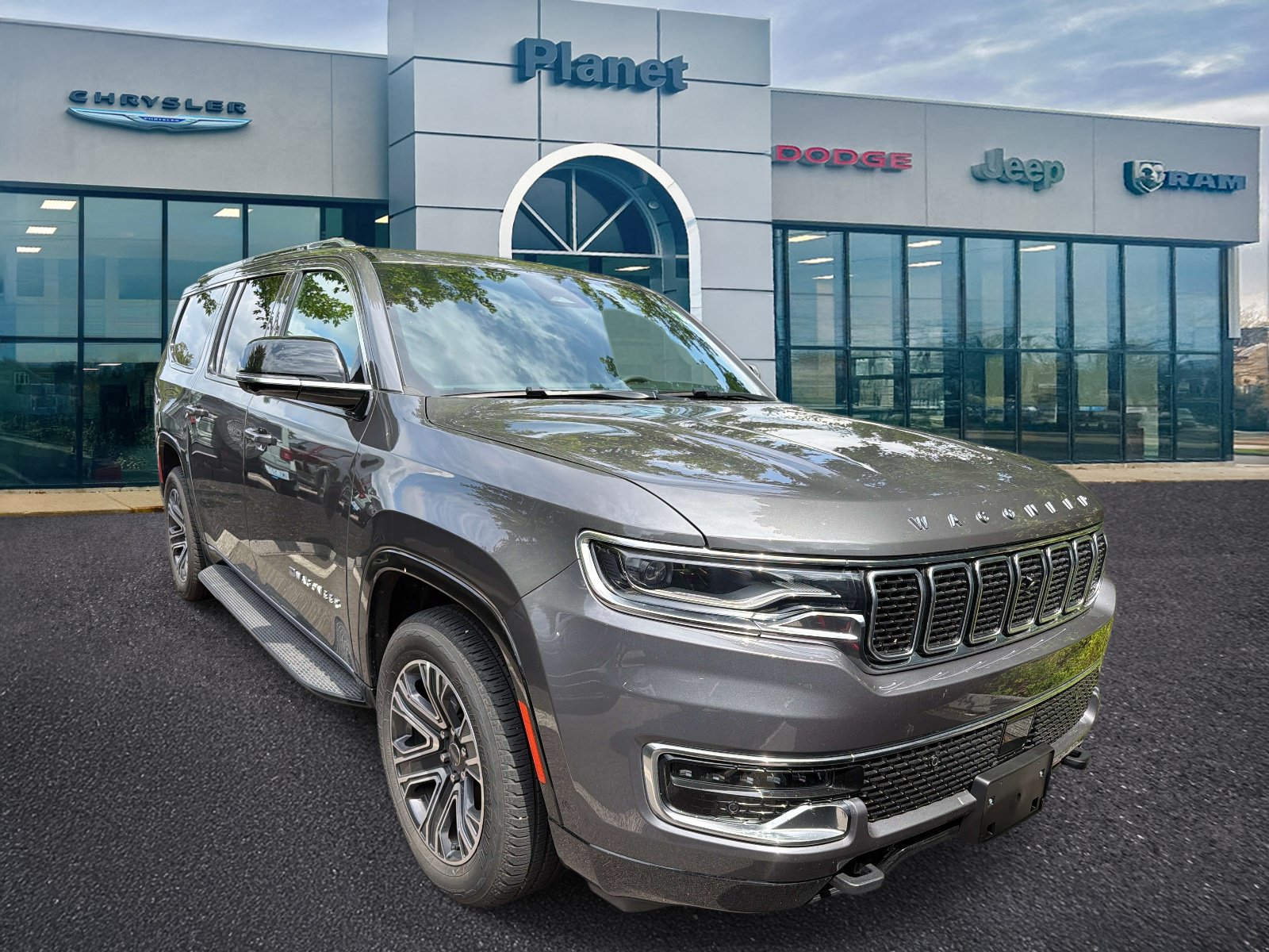 Used 2025 Jeep Wagoneer L 4WD w/ Convenience Group I image 1