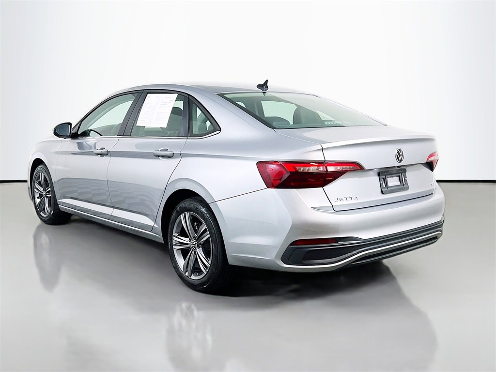 Used 2024 Volkswagen Jetta SE image 5