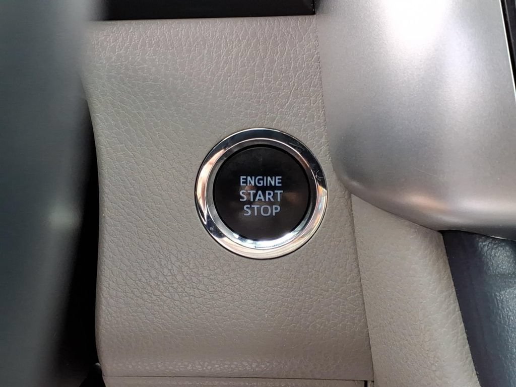 Certified 2019 Toyota Highlander XLE AWD/4WD image 11