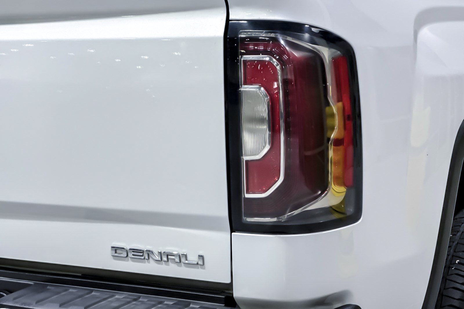 Used 2016 GMC Sierra 1500 Denali w/ Enhanced Driver Alert Package AWD/4WD image 27