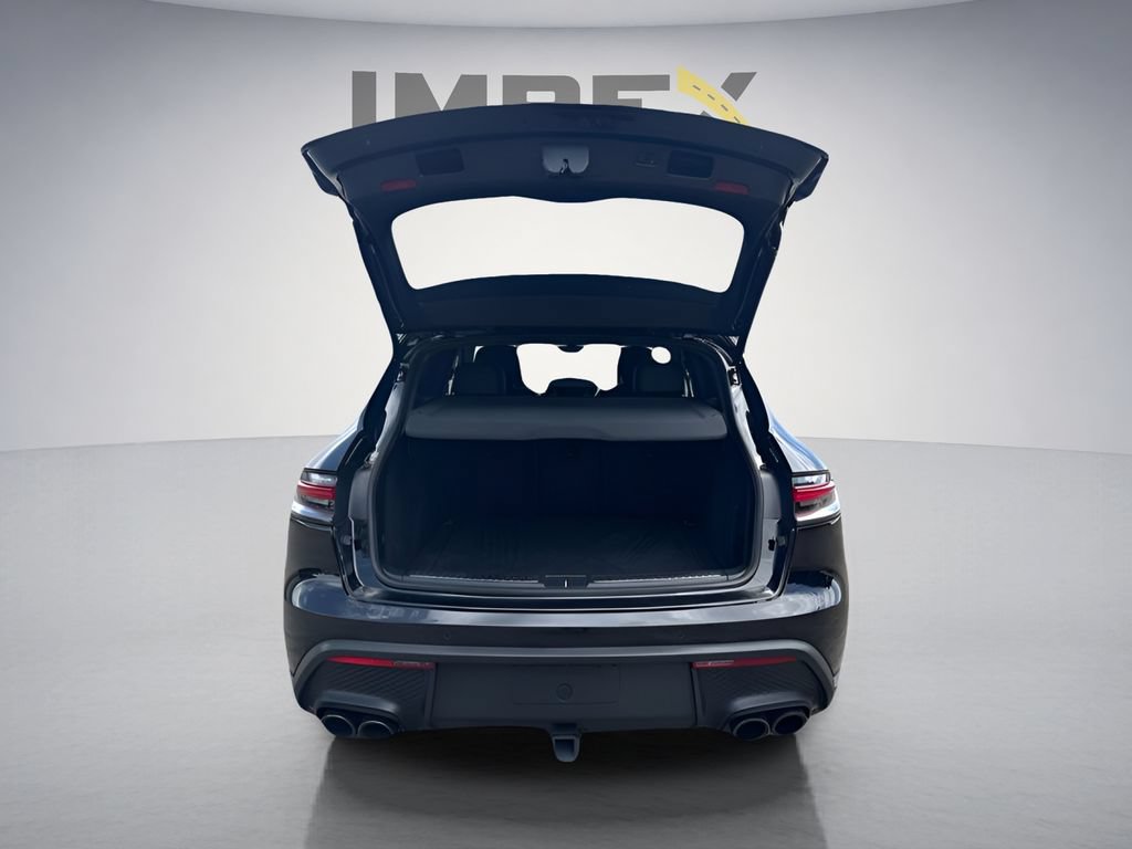 Used 2023 Porsche Macan Turbo AWD/4WD image 31
