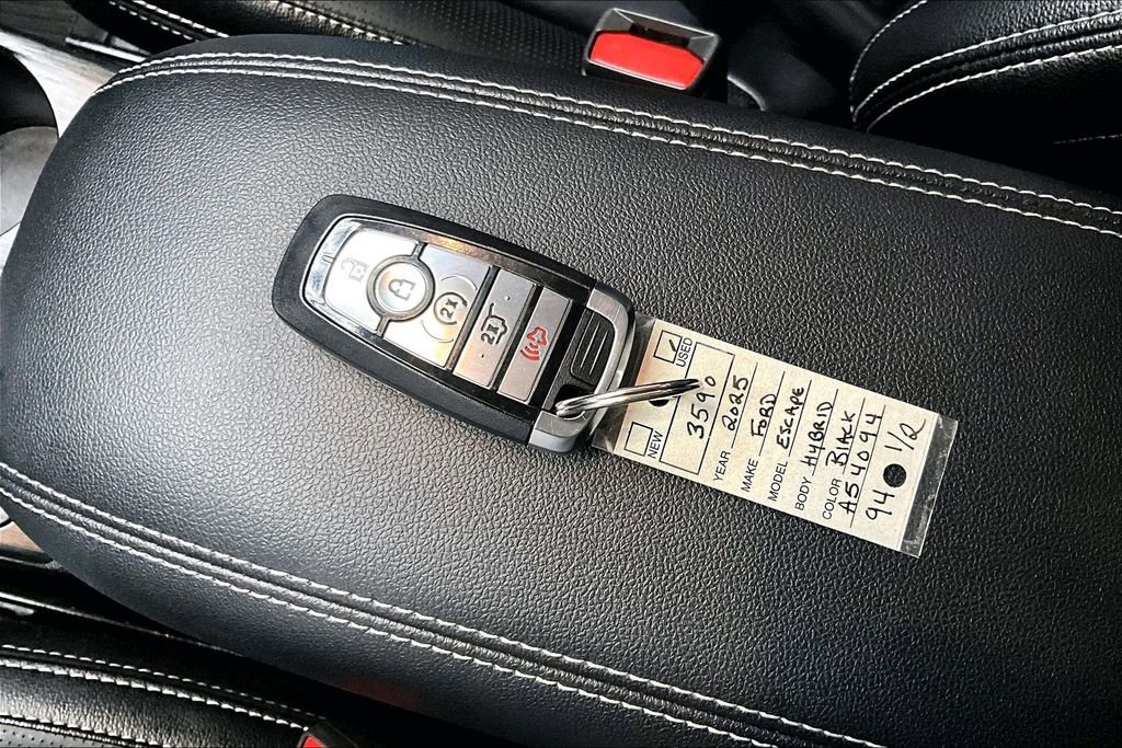 Used 2025 Ford Escape SE w/ PHEV Premium Package image 34