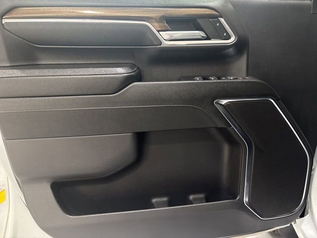 Used 2024 Chevrolet Silverado 2500 LT w/ Convenience Package image 11