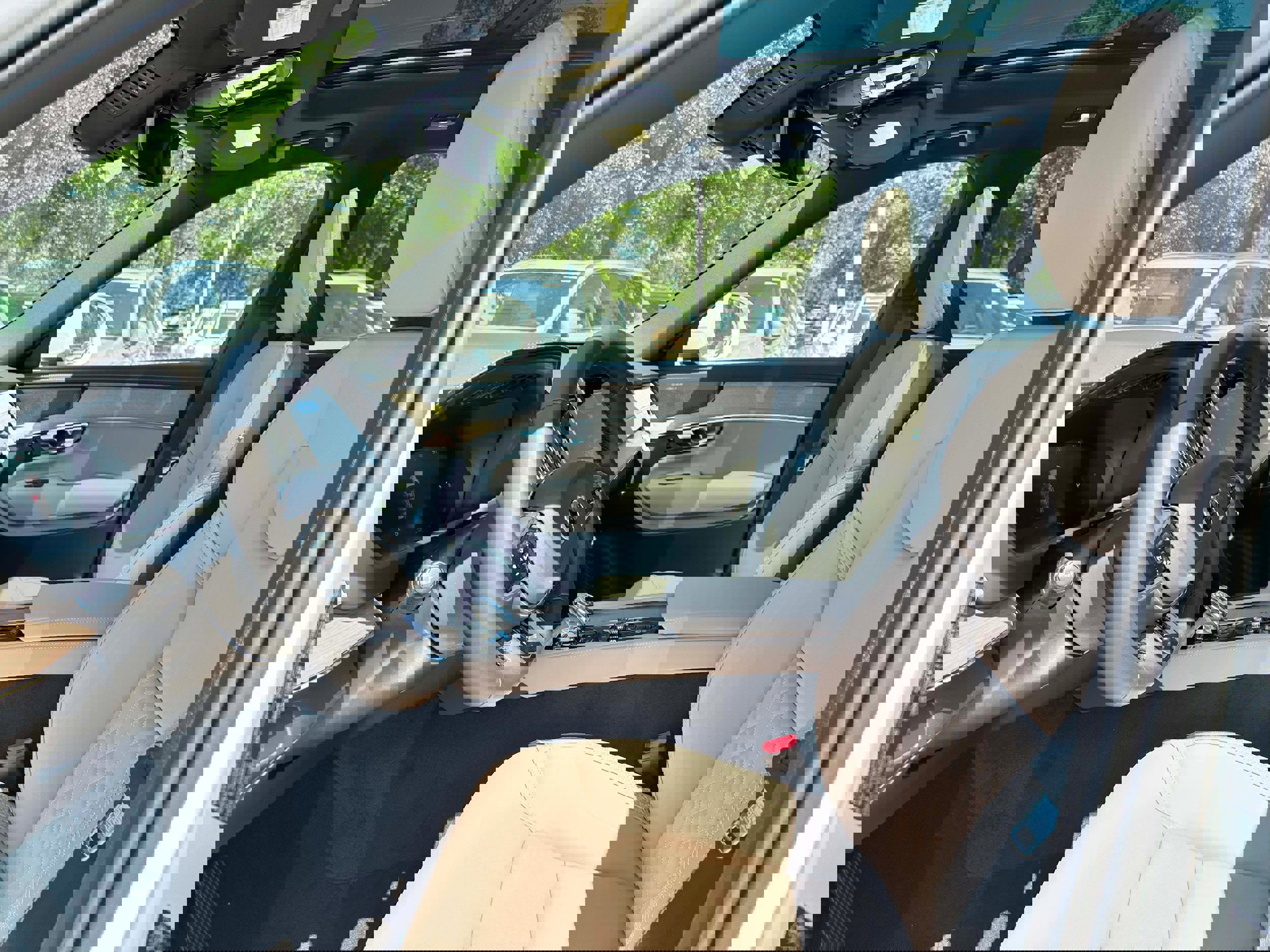 New 2026 Volvo XC90 B6 Plus w/ Protection Package Premier image 13