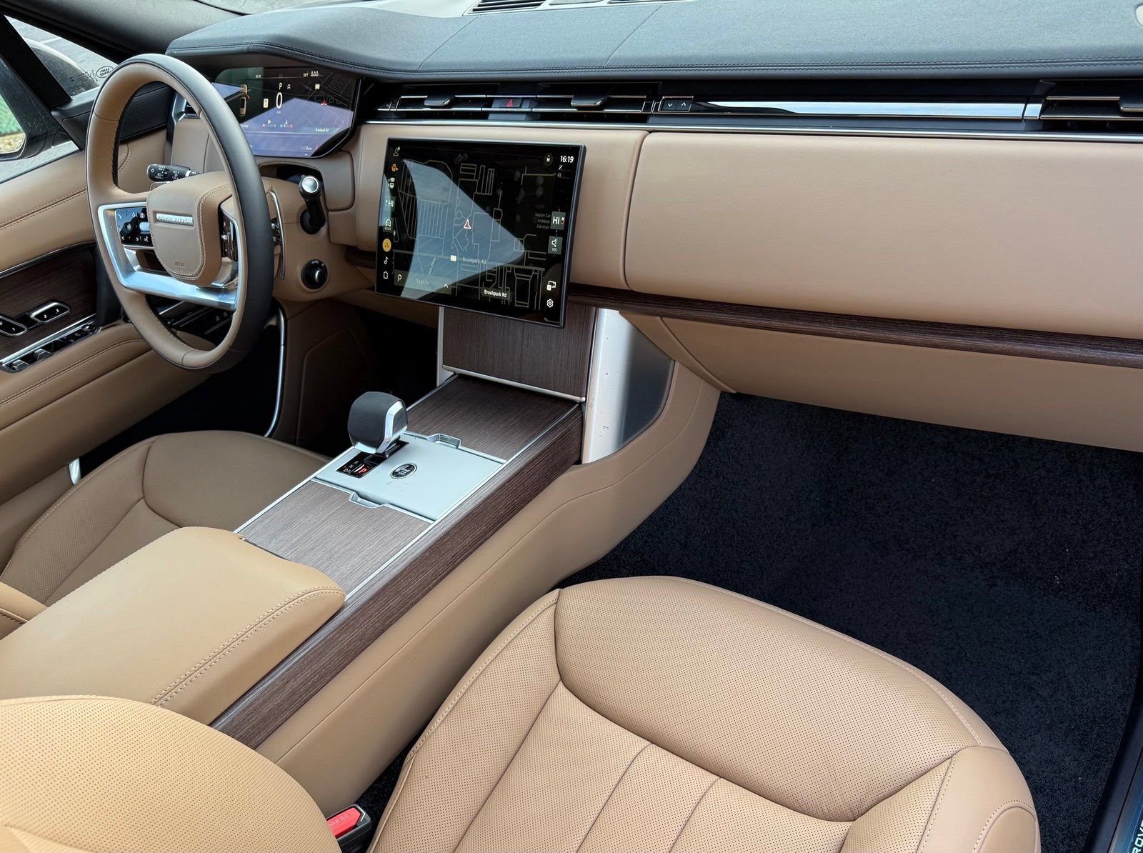 New 2027 Land Rover Range Rover Long Wheelbase SE AWD/4WD image 17