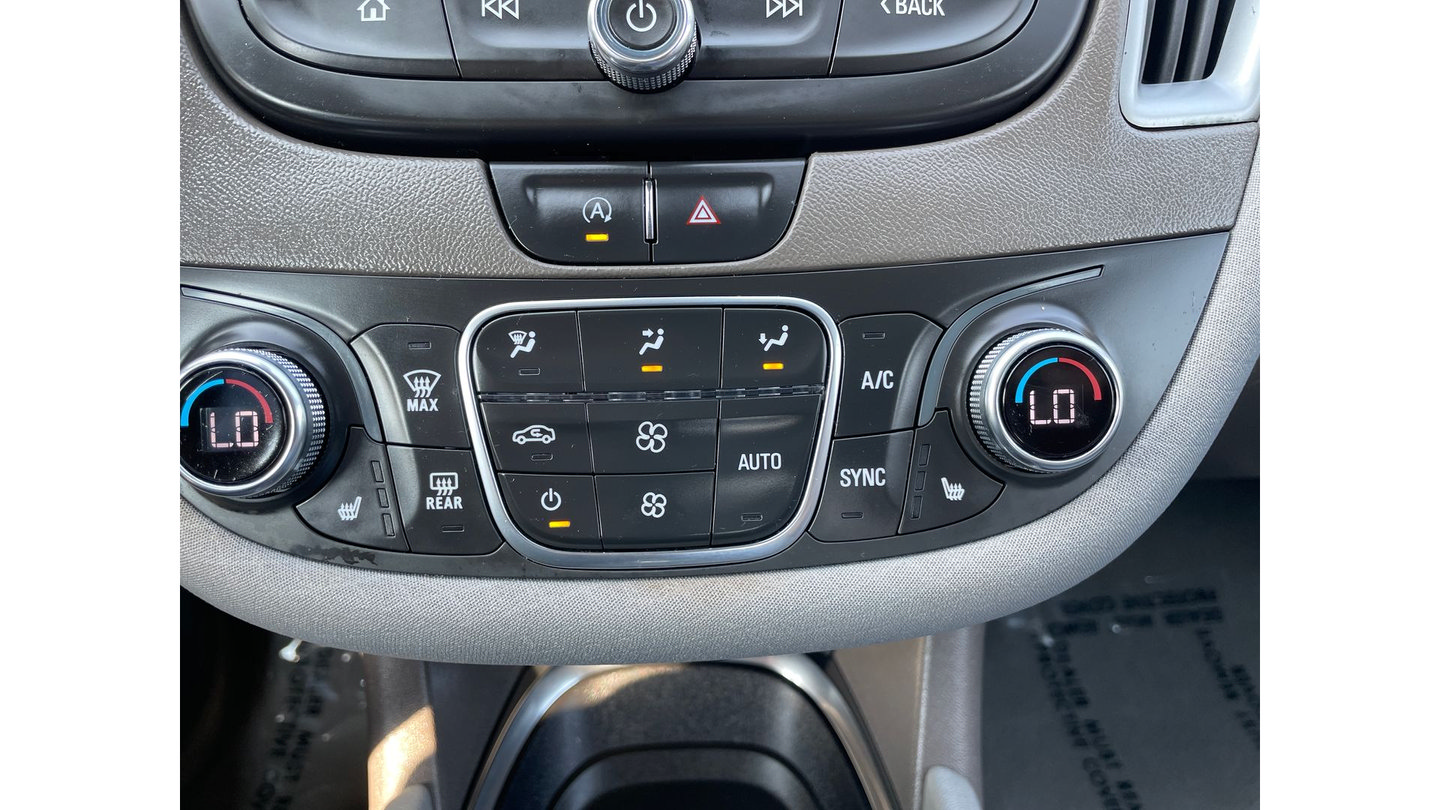 Used 2022 Chevrolet Malibu LT FWD image 19