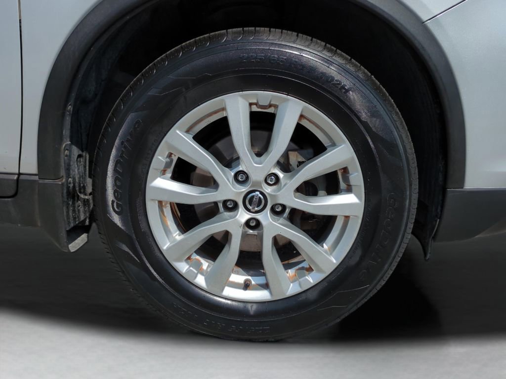 Used 2018 Nissan Rogue SV image 10