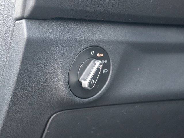 Certified 2024 Volkswagen Jetta SE w/ Panoramic Sunroof Package image 29