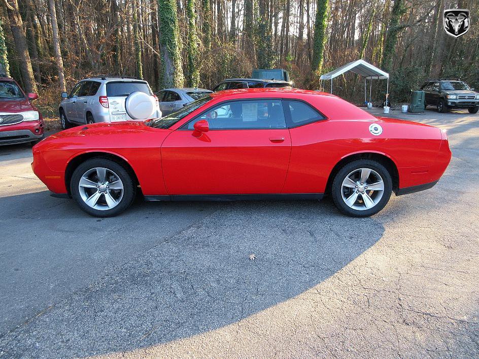 Used 2016 Dodge Challenger SXT image 4