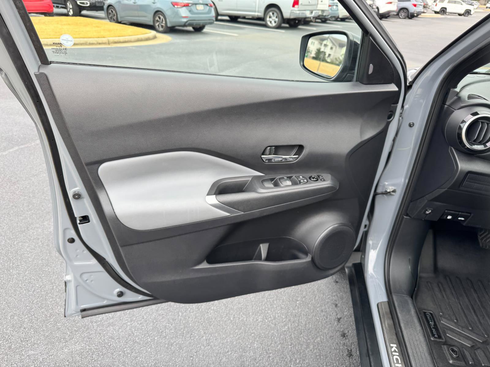 Used 2021 Nissan Kicks SR w/ SR Premium Package image 12