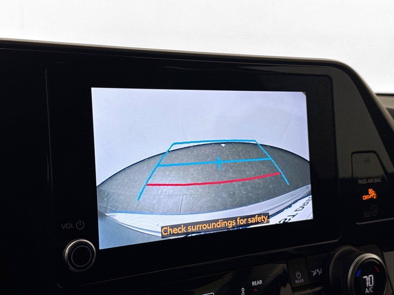 Used 2024 Toyota Highlander LE FWD image 24