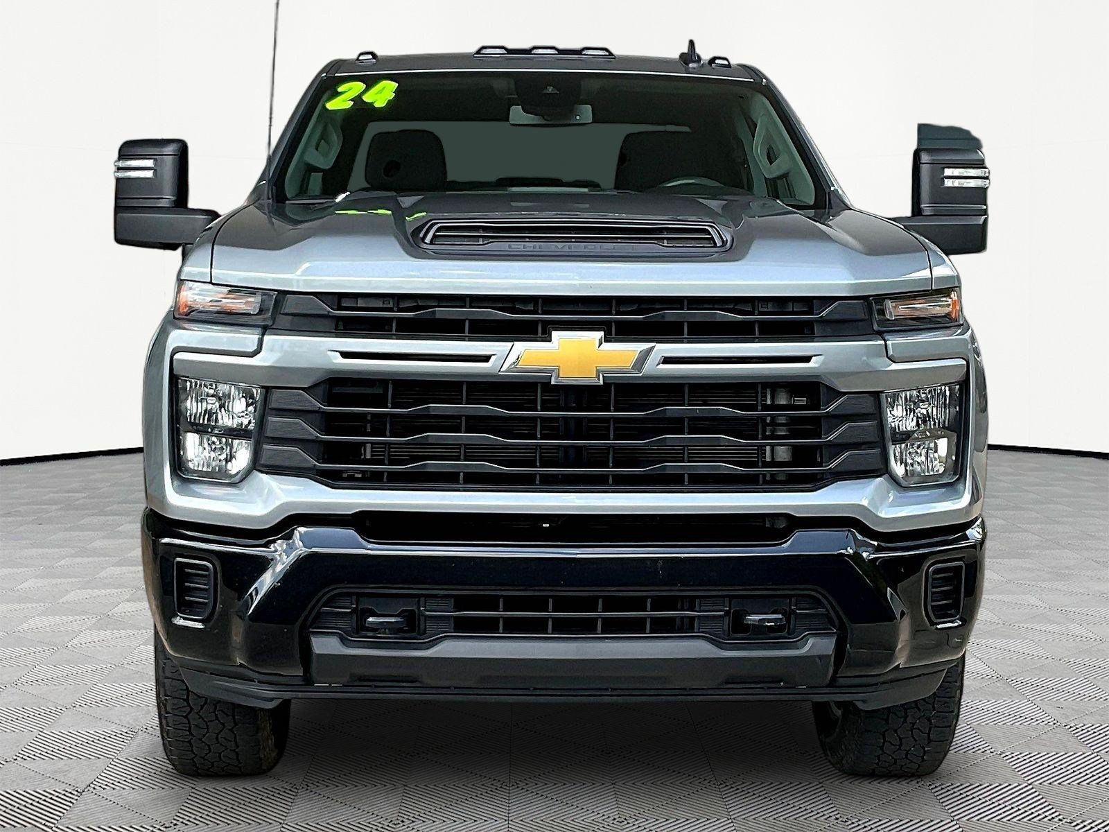 Used 2024 Chevrolet Silverado 2500 Custom w/ Custom Value Package AWD/4WD image 2