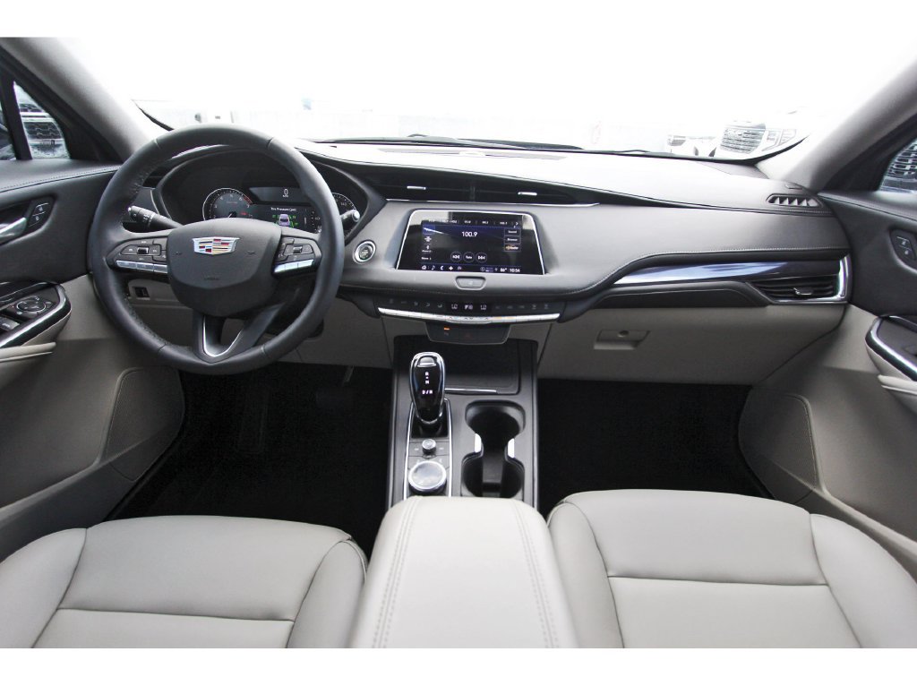 Certified 2023 Cadillac XT4 Luxury FWD image 9