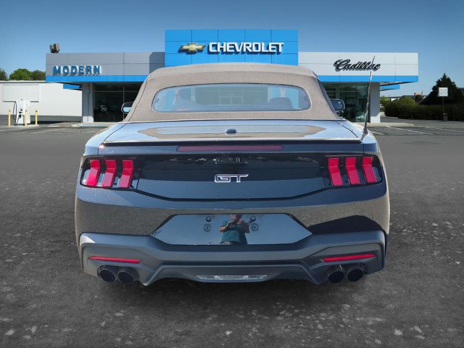 Used 2025 Ford Mustang GT Premium RWD image 4