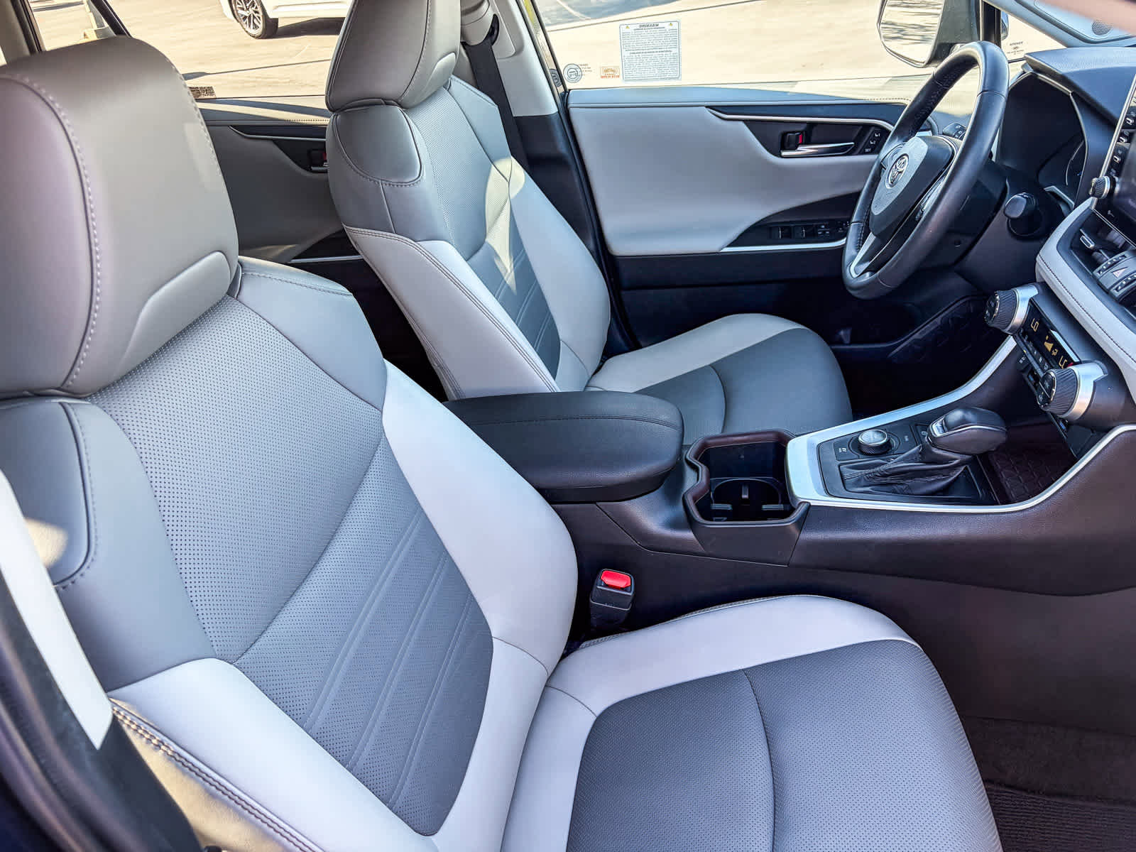 Used 2022 Toyota RAV4 Limited image 16