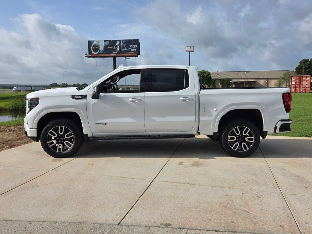 Used 2023 GMC Sierra 1500 AT4 w/ AT4 Premium Package AWD/4WD image 2