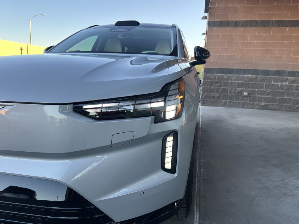 Used 2025 Volvo EX90 Plus image 8