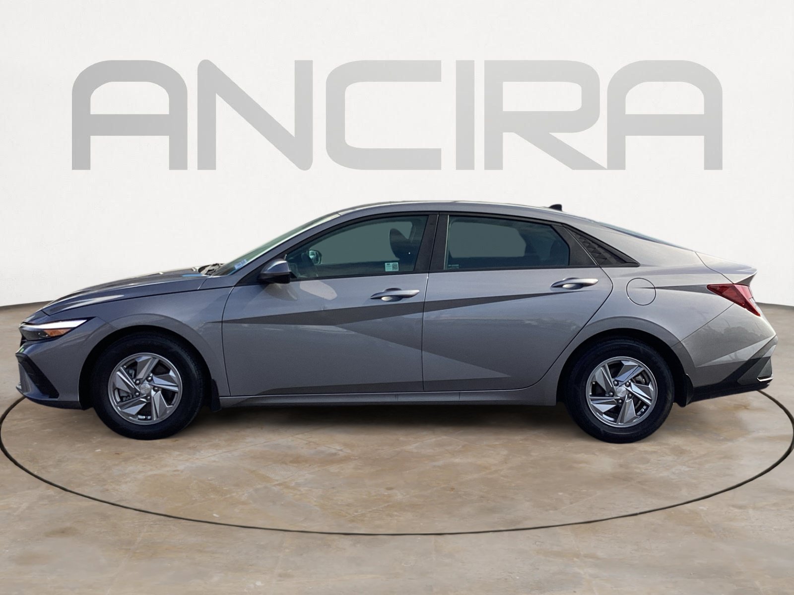 Used 2024 Hyundai Elantra SE FWD image 11