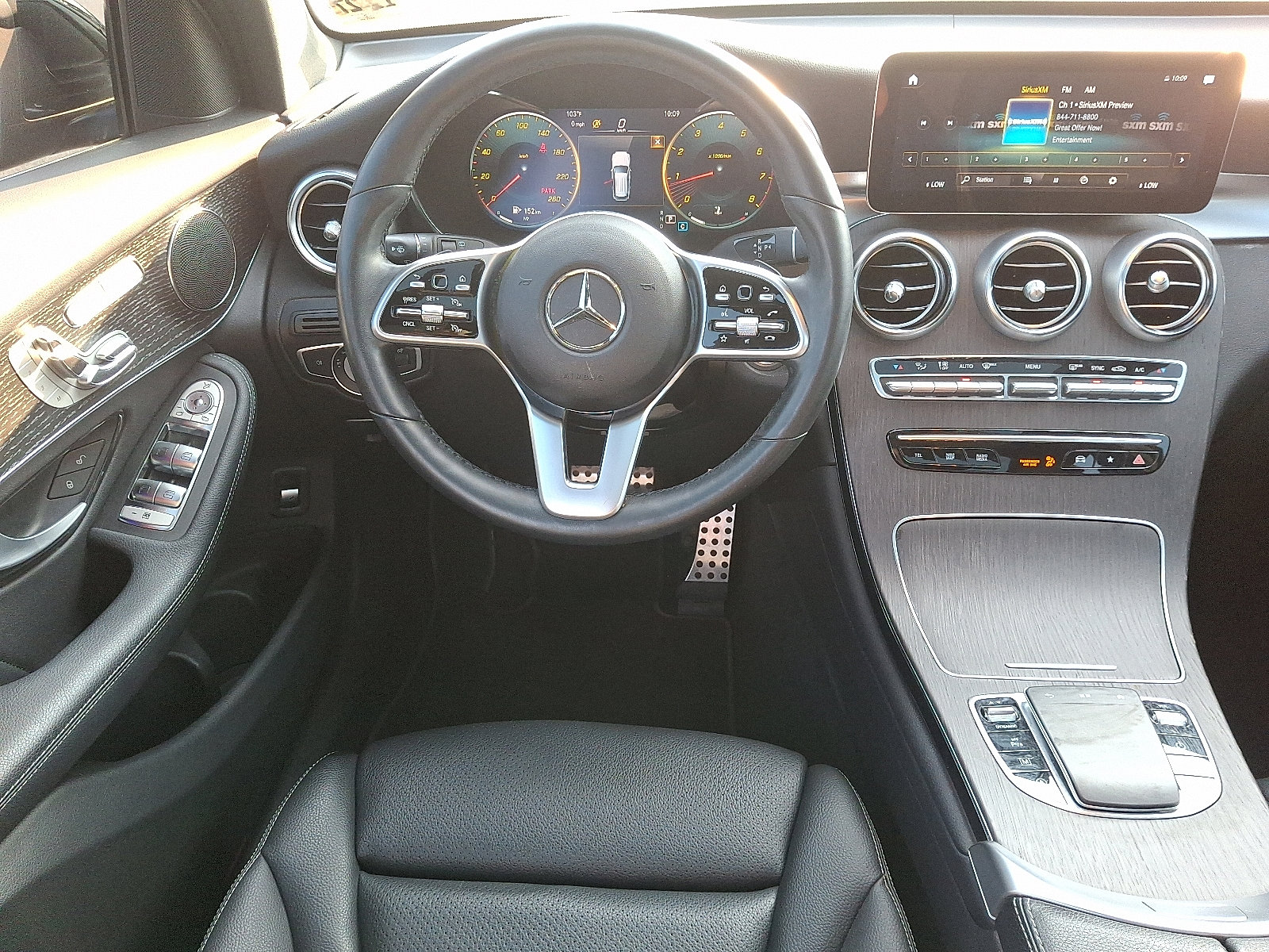 Used 2022 Mercedes-Benz GLC 300 4MATIC SUV image 11