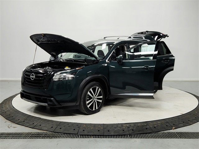 Used 2024 Nissan Pathfinder Platinum w/ Lighting Package (N93) image 11