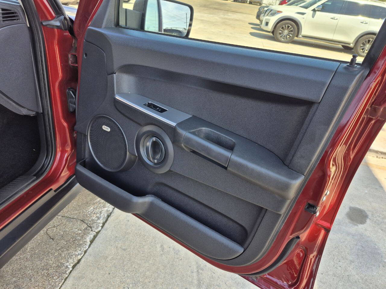 Used 2008 Jeep Commander Sport image 16