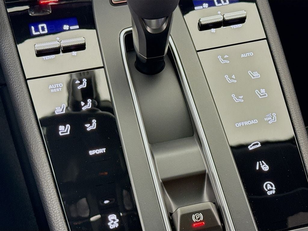 New 2026 Porsche Macan AWD/4WD image 22