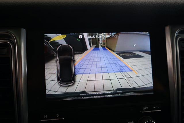 Used 2018 Porsche Macan image 8