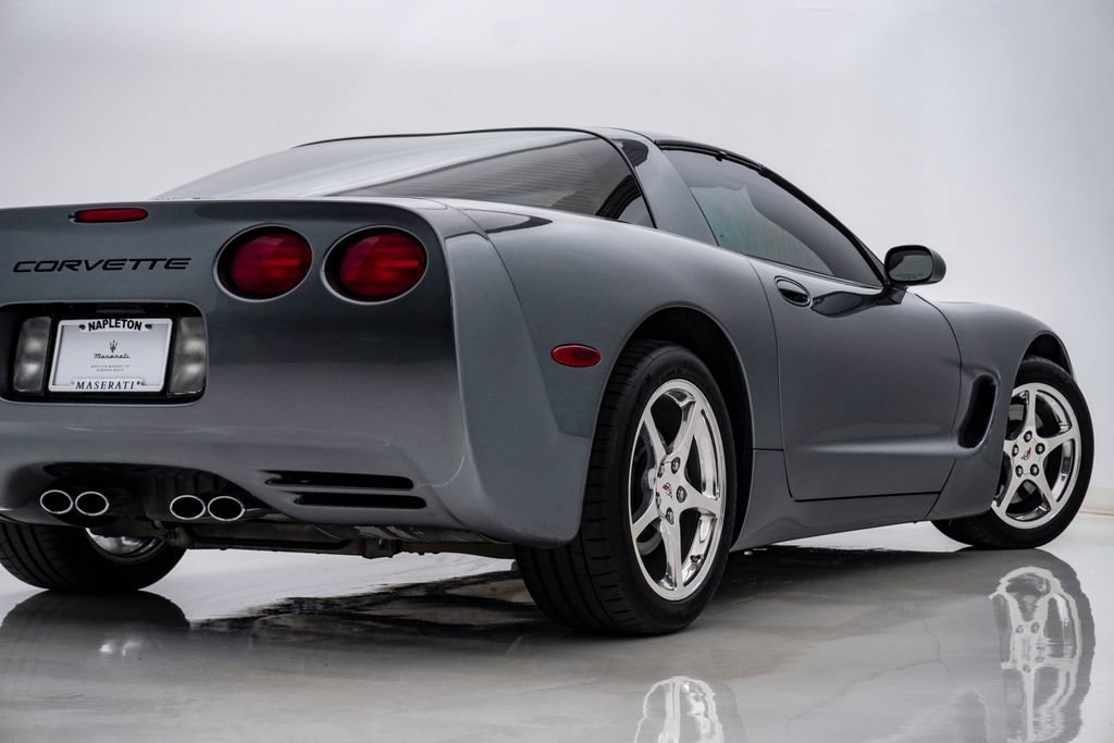 Used 2003 Chevrolet Corvette Coupe w/ Preferred Equipment Group RWD image 11