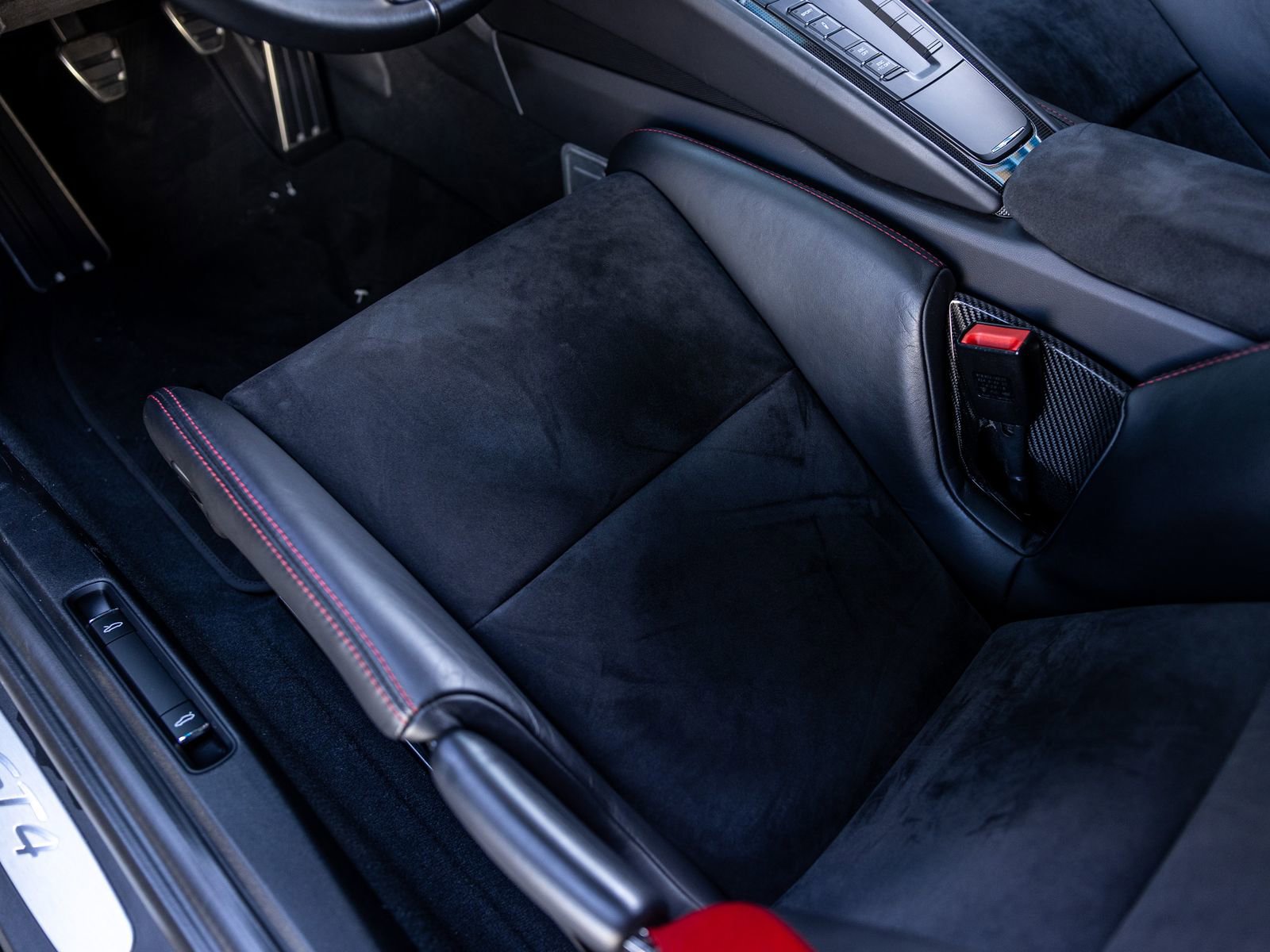 Certified 2016 Porsche Cayman GT4 RWD image 43