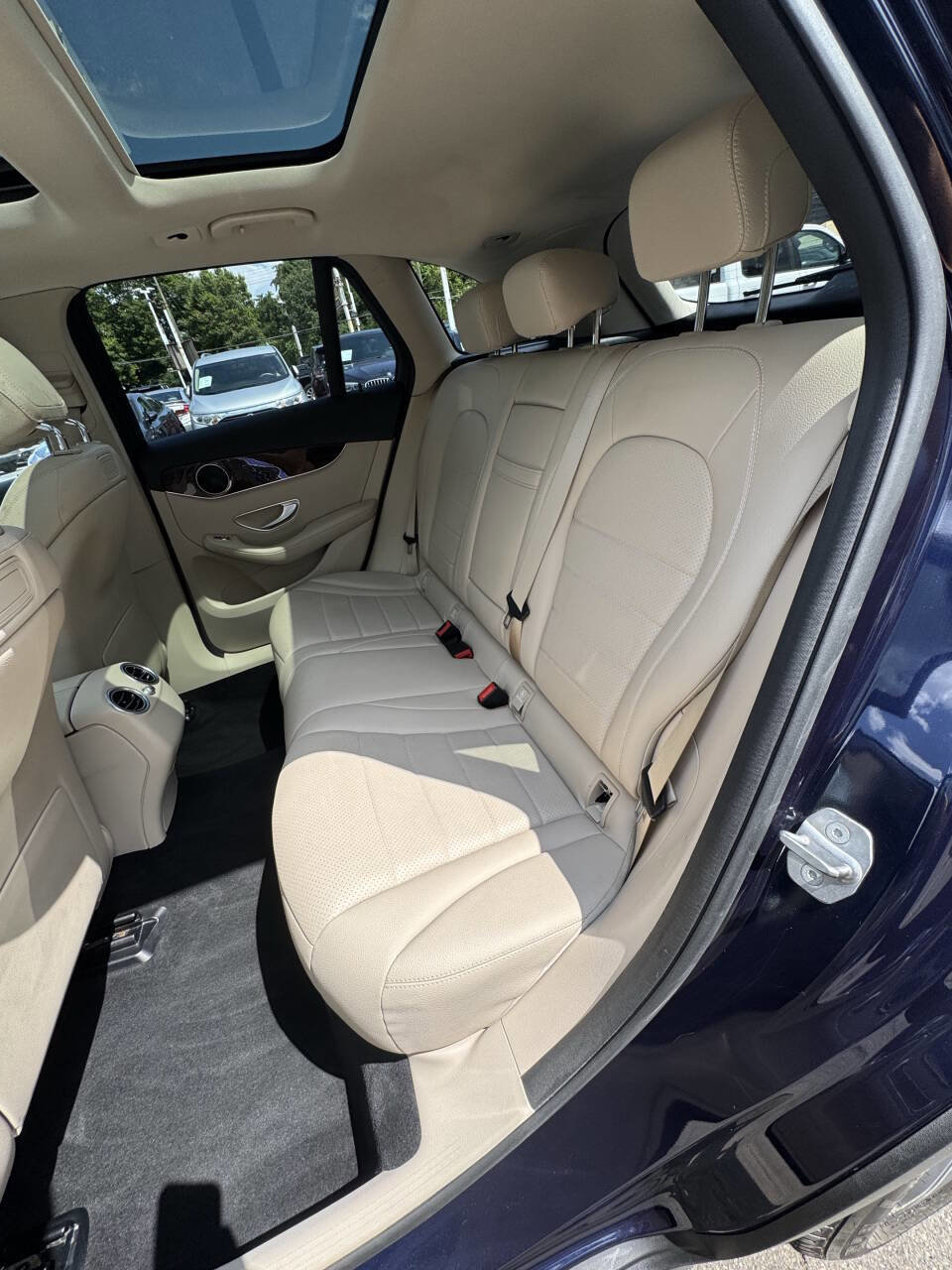 Used 2019 Mercedes-Benz GLC 300 4MATIC image 11