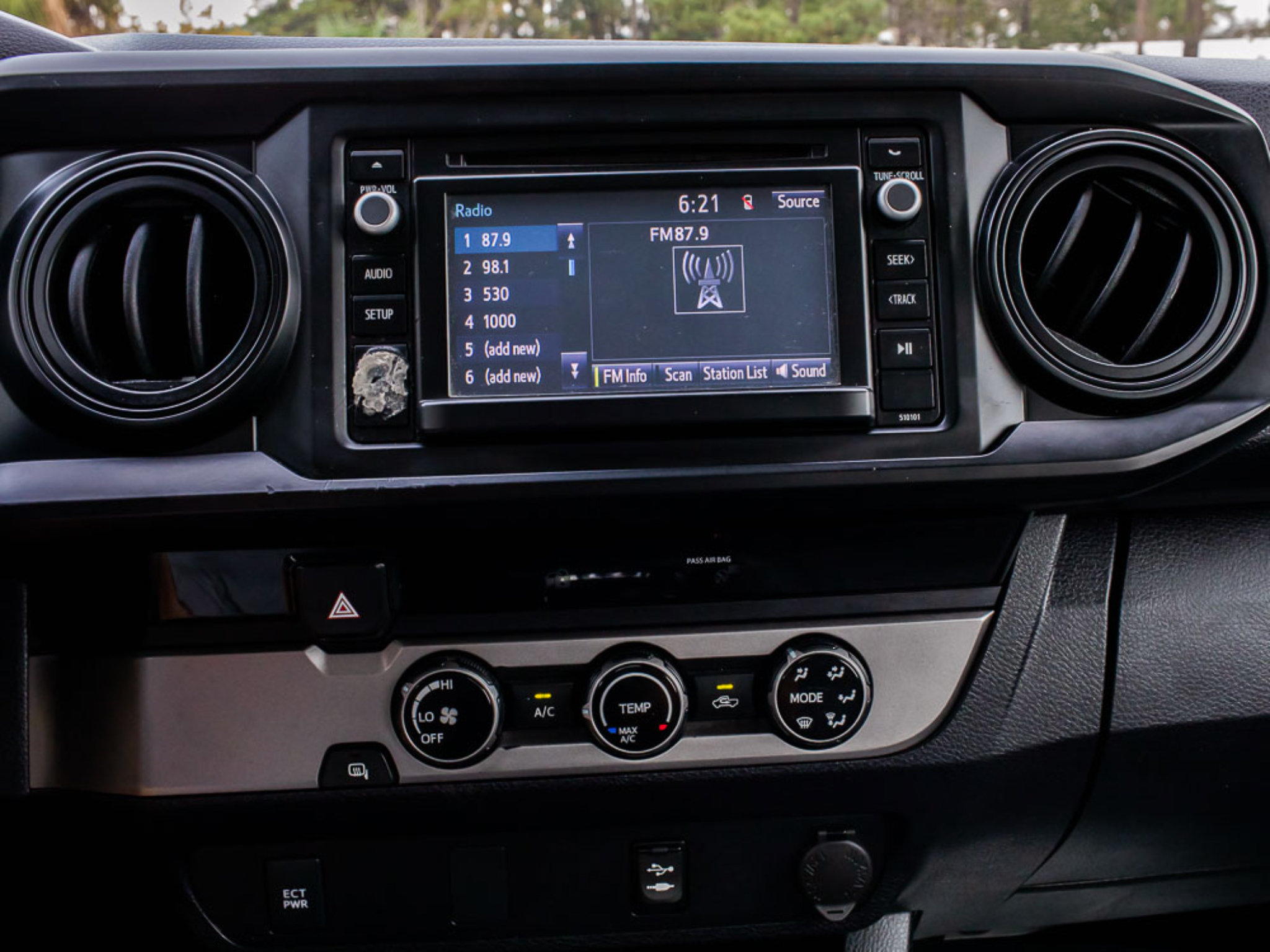 Used 2018 Toyota Tacoma SR RWD image 18